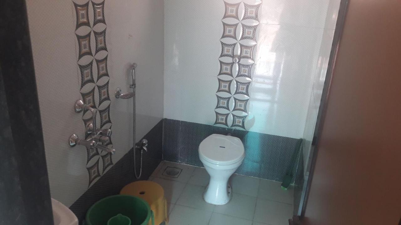 Chintamani Beach House Hotel Mālvan Buitenkant foto